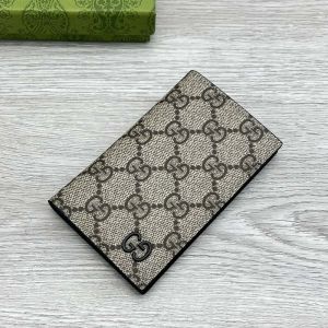 Gucci Medium Card Holder with GG Logo In GG Supreme Canvas Beige/Black