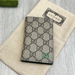 Gucci Medium Card Holder with GG Logo In GG Supreme Canvas Beige/Green